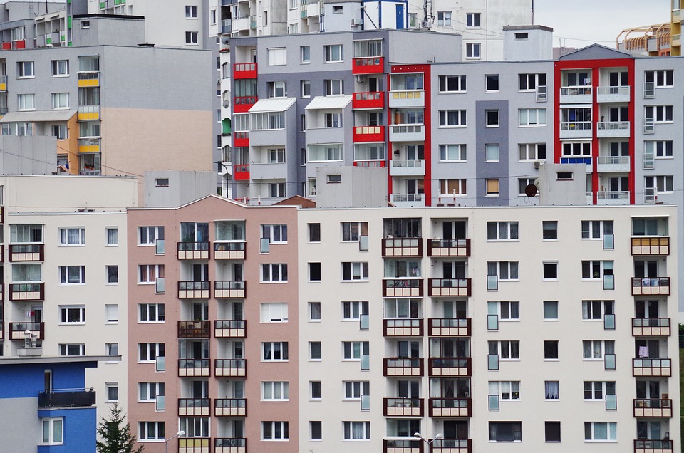 Bydlela jsem v bytovce.