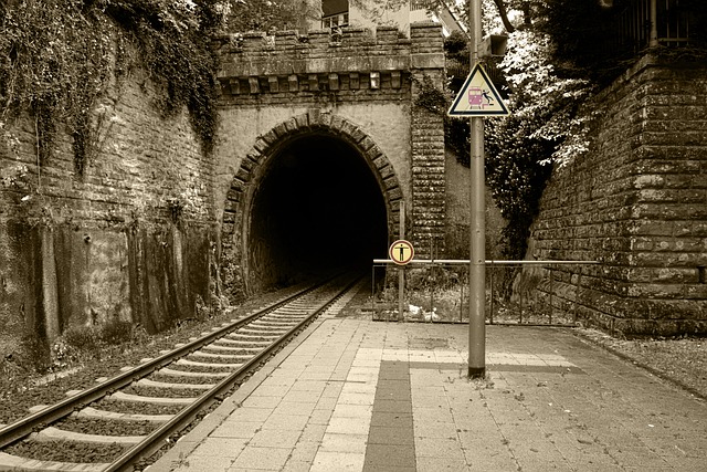železniční tunel
